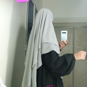 Hijab - Isdel - Khimar "Mayar" couleur GRIS longue Hijab - Isdel - Khimar femme moderne